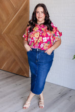 Load image into Gallery viewer, Flit About Floral Top in Pink
