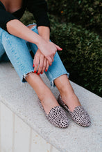Load image into Gallery viewer, Savannah Cheetah Flats
