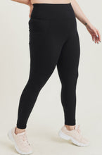 Load image into Gallery viewer, Black Solid Highwaist Legging
