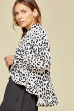 Load image into Gallery viewer, Animal Print Open Front Blazer
